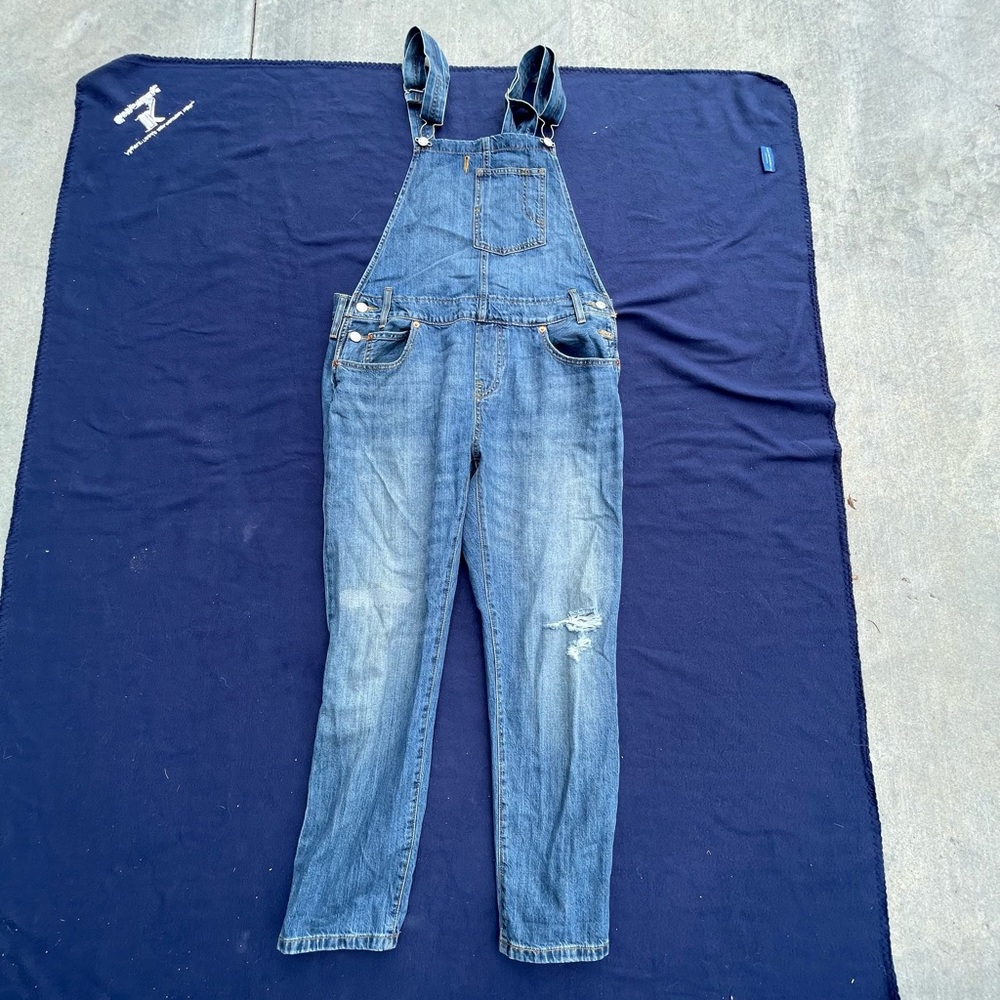 Levi's size medium overalls
